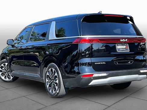 Used 2024 Kia Carnival EX FWD image 12