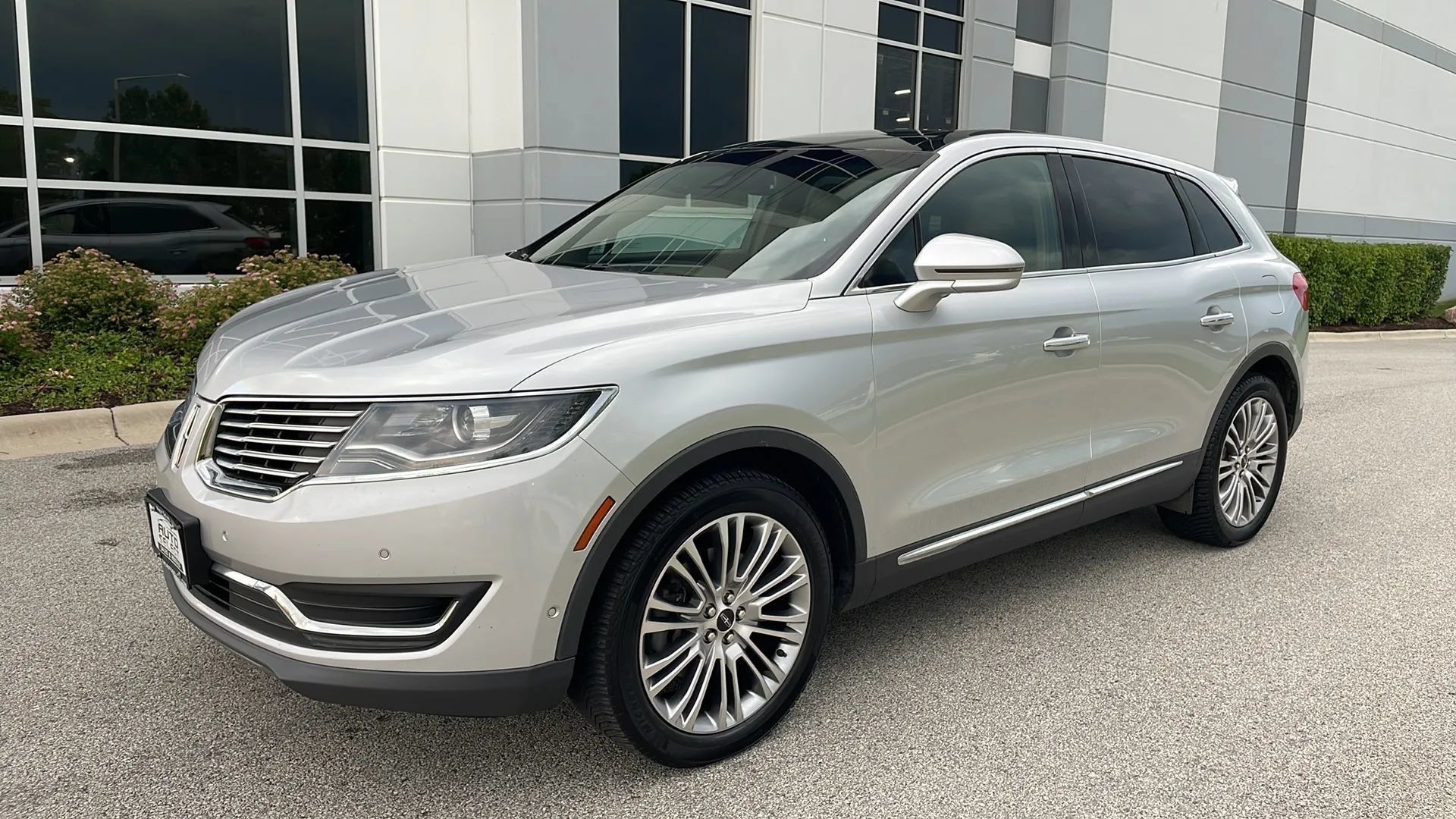 Used 2018 Lincoln MKX Reserve AWD/4WD image 2