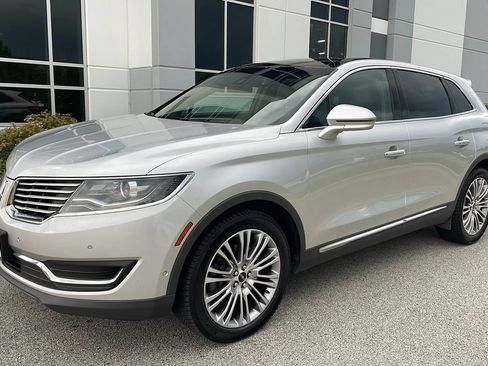 Used 2018 Lincoln MKX Reserve AWD/4WD image 2
