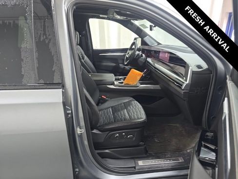 Used 2025 Cadillac Escalade V AWD/4WD image 9