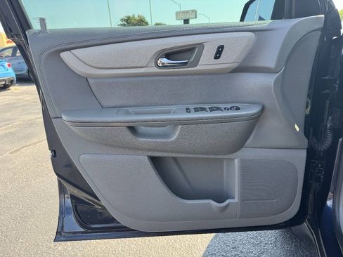 Used 2017 Chevrolet Traverse LS FWD image 14