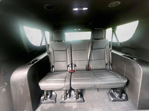 Used 2025 Chevrolet Suburban Premier RWD image 30