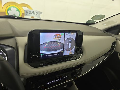 Used 2023 Nissan Rogue SL w/ SL Premium Package image 21