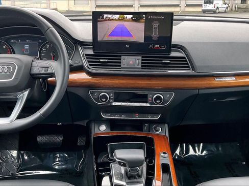 Used 2023 Audi Q5 2.0T Premium w/ Convenience Package image 9