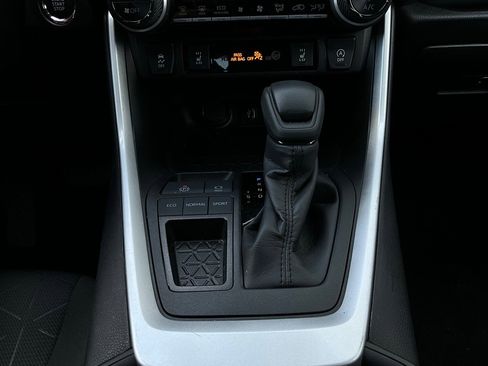 Used 2025 Toyota RAV4 XLE image 23