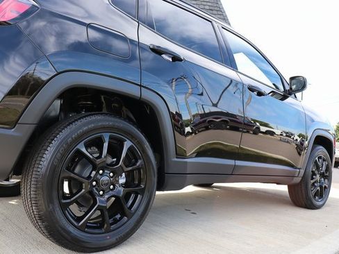 New 2025 Jeep Compass Latitude w/ Sun & Sound Group image 35