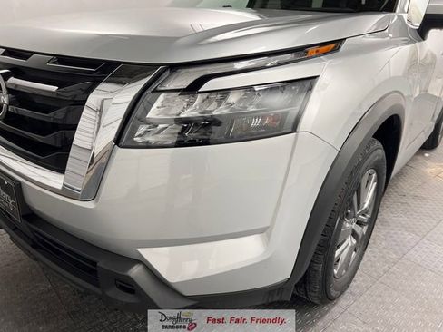 Used 2025 Nissan Pathfinder SV FWD image 12