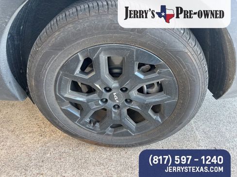 Used 2025 Kia Sorento S image 6