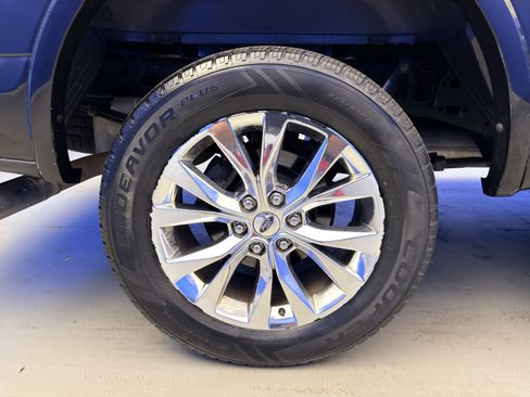 Used 2015 Ford F150 Lariat w/ Equipment Group 502A Luxury image 9