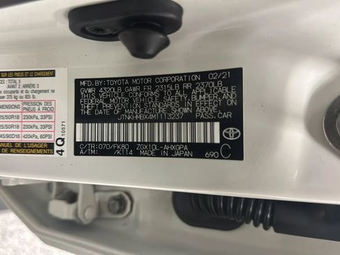 Used 2021 Toyota C-HR XLE FWD image 27