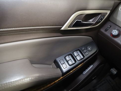 Used 2015 GMC Yukon Denali w/ Open Road Package AWD/4WD image 30