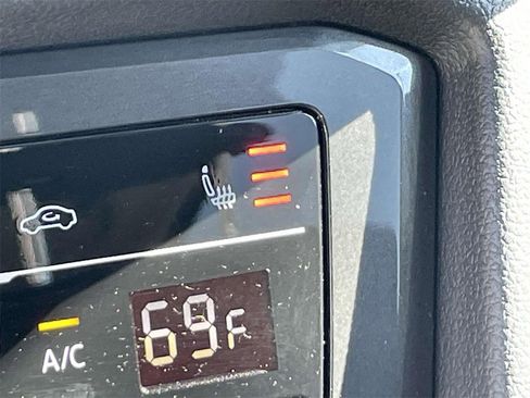 Certified 2022 Volkswagen Tiguan SE image 28