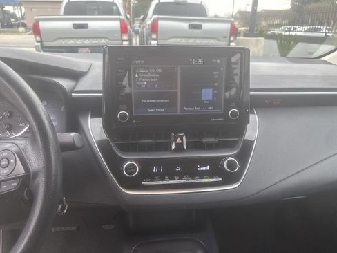 Used 2022 Toyota Corolla LE image 16