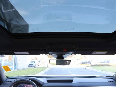 Used 2021 Volkswagen Atlas Cross Sport SEL Premium image 29