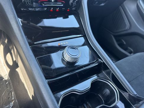 Used 2023 Jeep Grand Cherokee L Laredo image 16