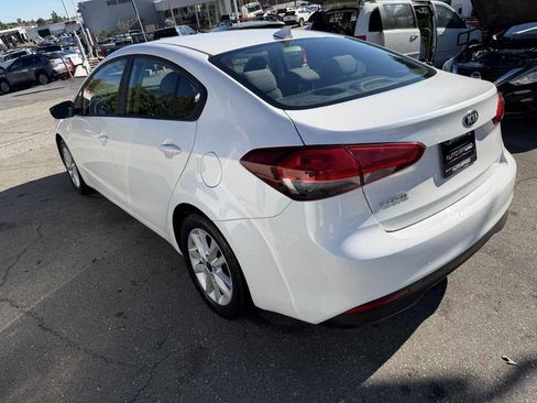 Used 2017 Kia Forte LX w/ LX Popular Package image 4