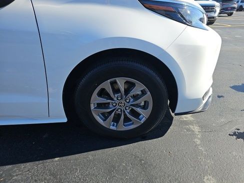 Used 2025 Toyota Sienna LE image 80