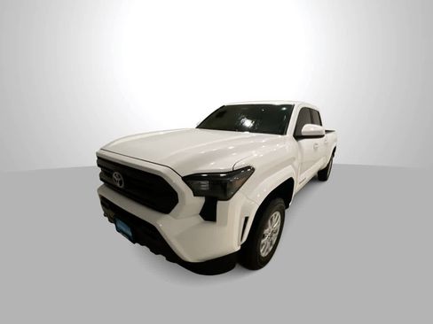 Certified 2025 Toyota Tacoma SR5 image 4