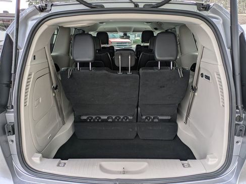 Used 2019 Chrysler Pacifica Limited image 6