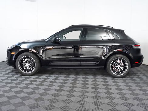 Certified 2025 Porsche Macan image 2