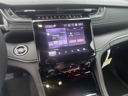 New 2025 Jeep Grand Cherokee Altitude image 33