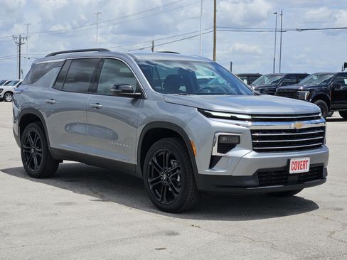 New 2026 Chevrolet Traverse LT FWD image 2