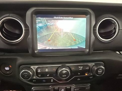 Used 2023 Jeep Wrangler Unlimited Sahara w/ Cold Weather Group AWD/4WD image 23