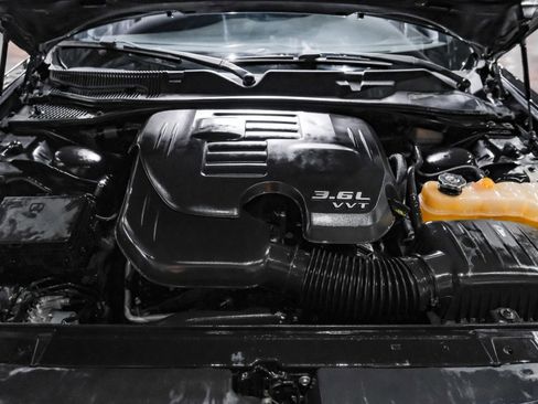 Used 2015 Dodge Challenger SXT image 36