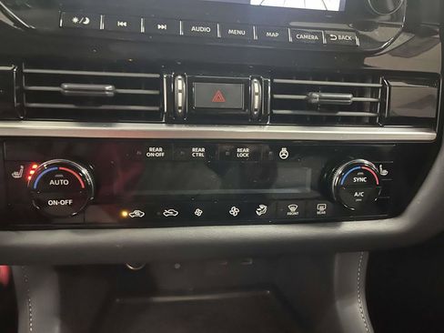 Used 2025 Nissan Pathfinder SL AWD/4WD image 20