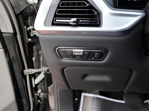 Used 2023 BMW X7 xDrive40i w/ Premium Package image 37