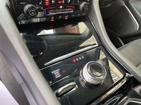 Certified 2022 Jeep Grand Cherokee Limited w/ Luxury Tech Group II image 22