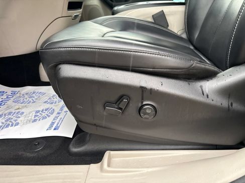 Used 2023 Chrysler Pacifica Touring-L FWD image 55