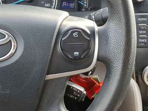 Used 2013 Toyota Camry LE image 24