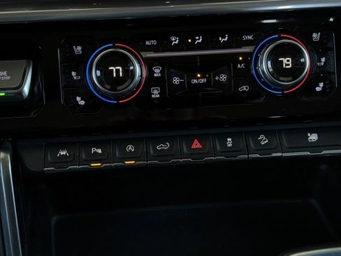 Used 2023 GMC Sierra 1500 Denali w/ Technology Package AWD/4WD image 34