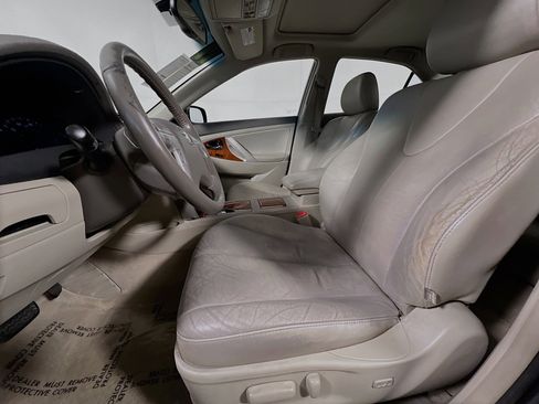 Used 2011 Toyota Camry XLE w/ SE/XLE Extra-Value Pkg image 15