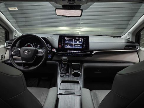 Used 2021 Toyota Sienna Limited AWD/4WD image 11