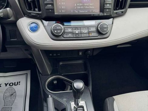 Used 2017 Toyota RAV4 XLE w/ Carpet Mat Package image 28