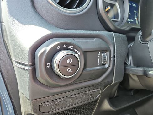 Used 2025 Jeep Gladiator Sport AWD/4WD image 22