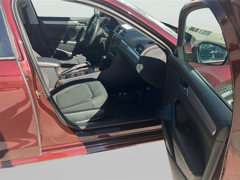 Used 2012 Volkswagen Passat 2.5 S image 13