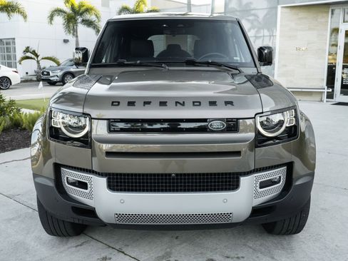 Used 2025 Land Rover Defender 110 S image 3