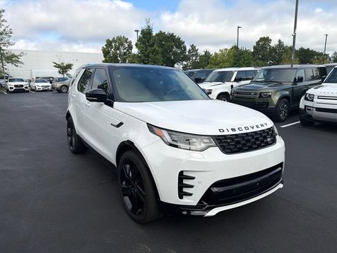 Used 2024 Land Rover Discovery Dynamic SE AWD/4WD image 6