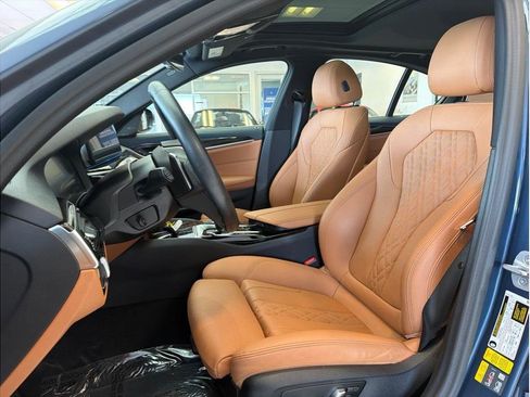 Used 2023 BMW 530e w/ Premium Package image 19