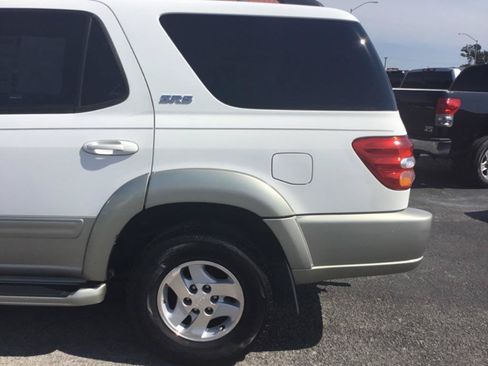 Used 2004 Toyota Sequoia SR5 RWD image 19