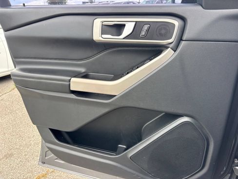 Used 2023 Ford Explorer XLT RWD image 12