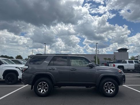 Used 2022 Toyota 4Runner TRD Off-Road Premium AWD/4WD image 2