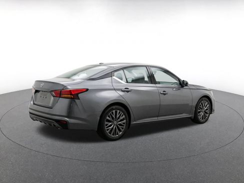 Used 2025 Nissan Altima 2.5 SV FWD image 10