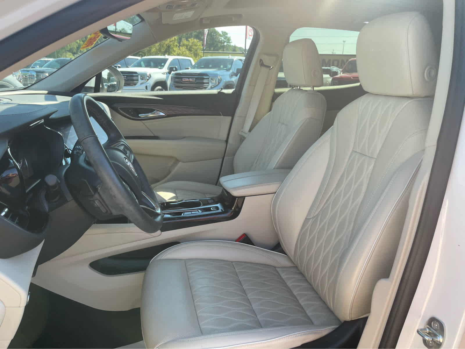 Used 2022 Buick Envision Avenir w/ Technology Package II FWD image 12