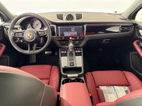 Certified 2026 Porsche Macan AWD/4WD image 17