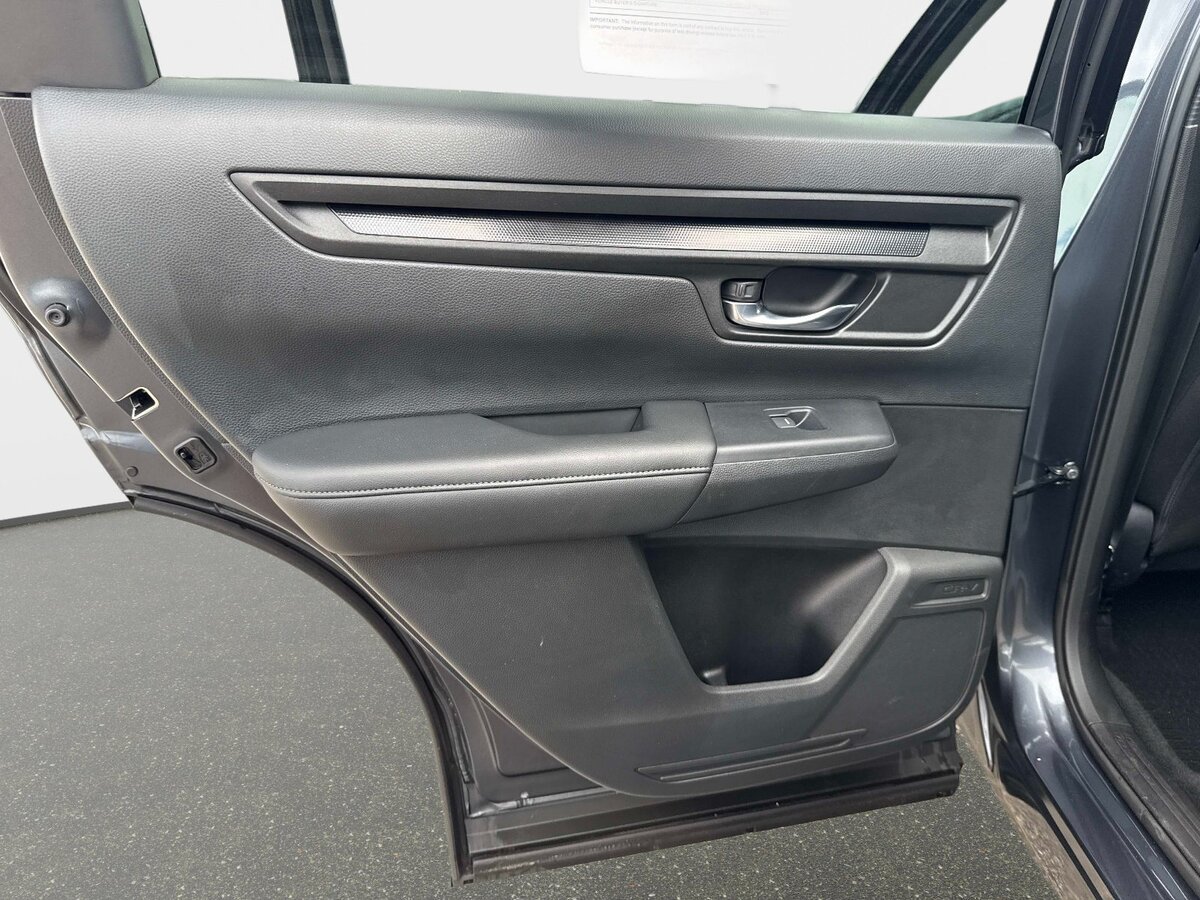 Used 2025 Honda CR-V LX image 11