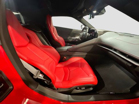 Used 2021 Chevrolet Corvette Stingray Coupe w/ Z51 Performance Package RWD image 18